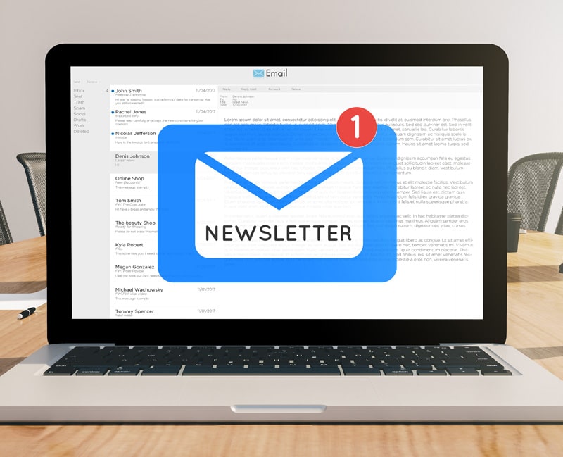 Tres Color3s portátil sobre una mesa Tres Color3s portátil sobre una mesa